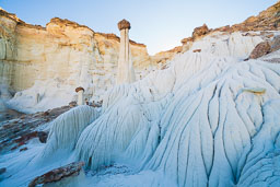 hoodoo-distance-rock-ledge.jpg